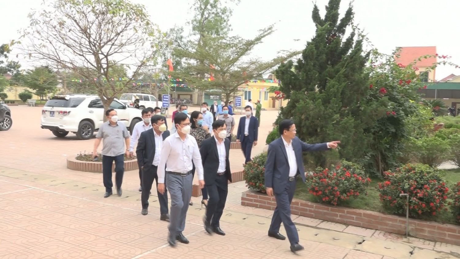 Đoàn thẩm định của tỉnh kiểm tra tại Trưởng Tiểu học Hoa Thành